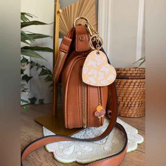 Moda Luxe Henri Tan Vegan Leather Fold Over Expandable Crossbody Bag - Picture 5 of 16